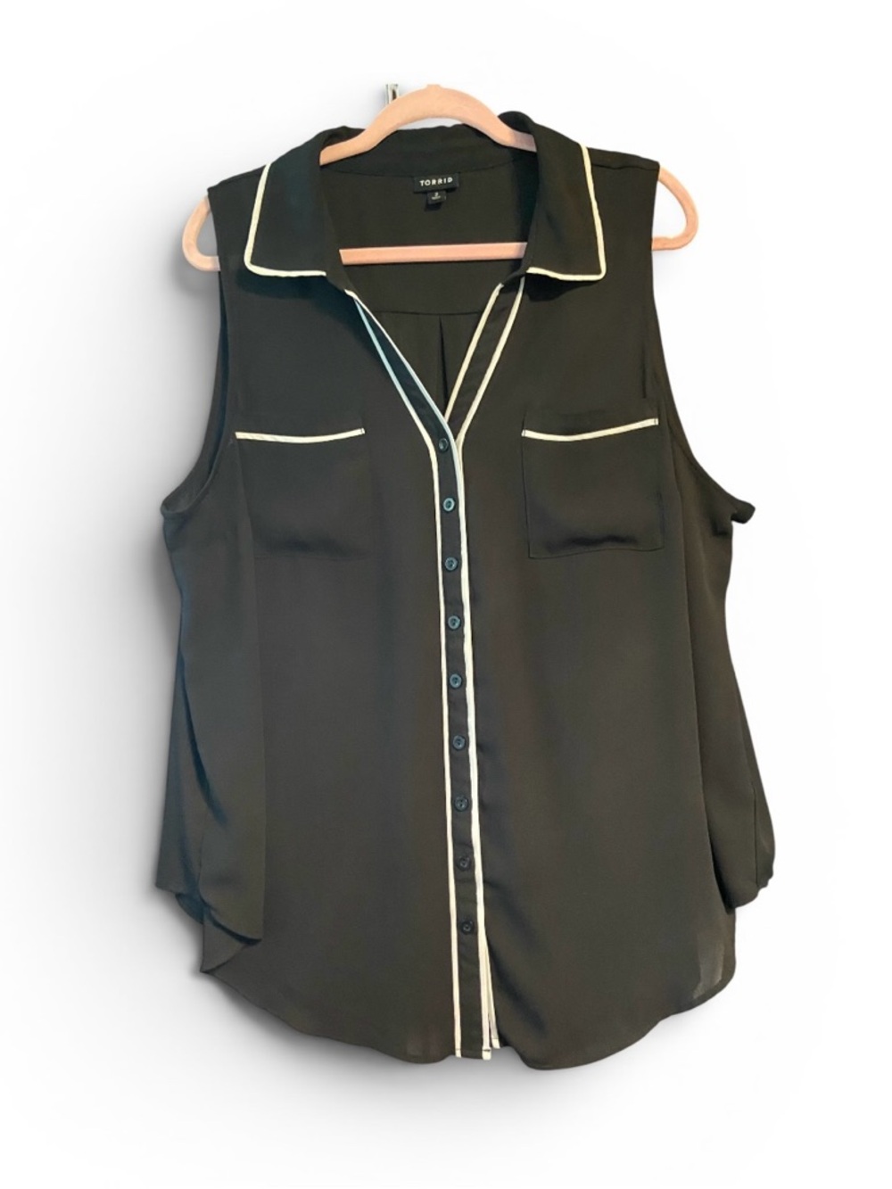 Torrid Black and White Front Button Sleeveless Blouse | Size 2X (18/20) EUC